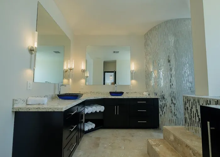 Diamante Beachfront Hotel