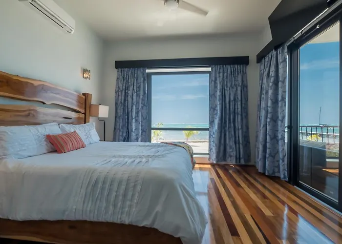 Hotel Diamante Beachfront